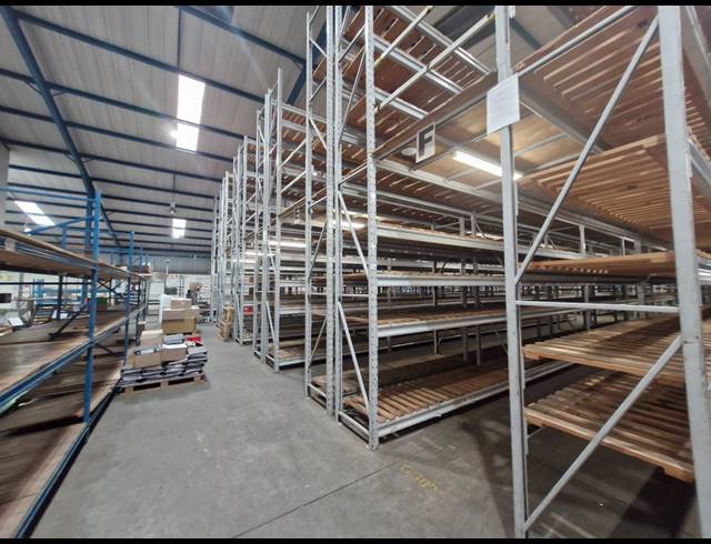 2,100M² WAREHOUSE TO LET IN JET PARK